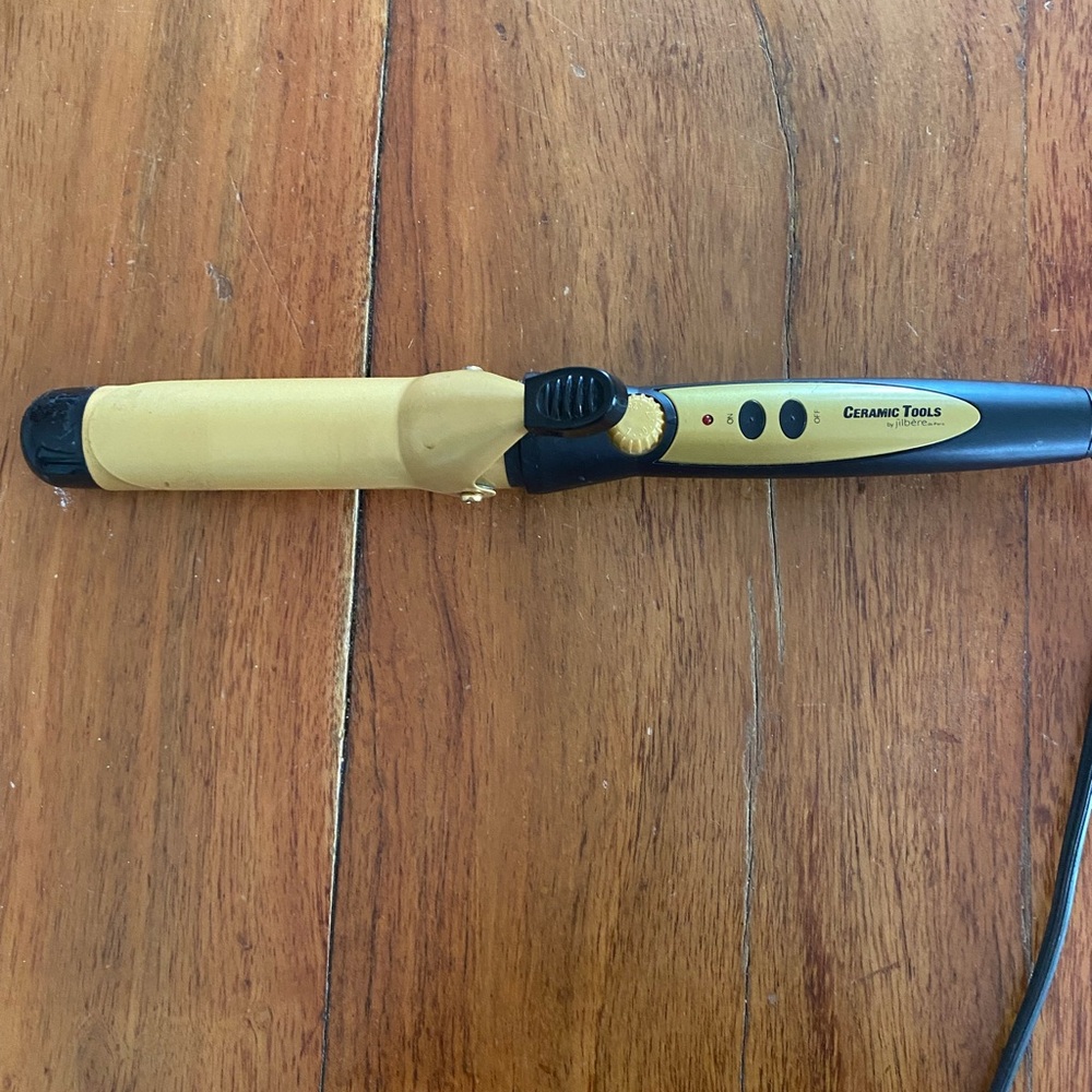 Ceramic Tools by Jilbere 1.5” Curling Iron Waves WORKS GREAT!!